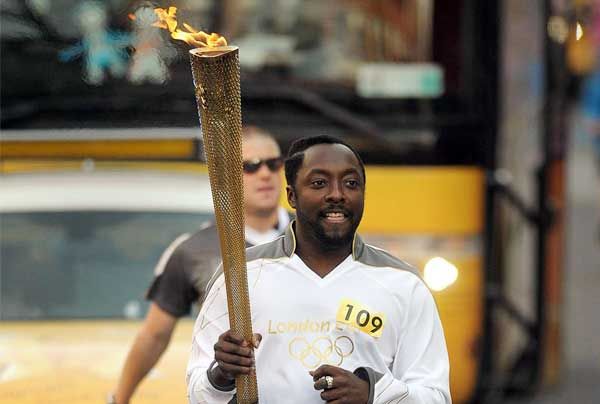 will_i_am_carries_the_olympic_flame_postnoon_news.jpg
