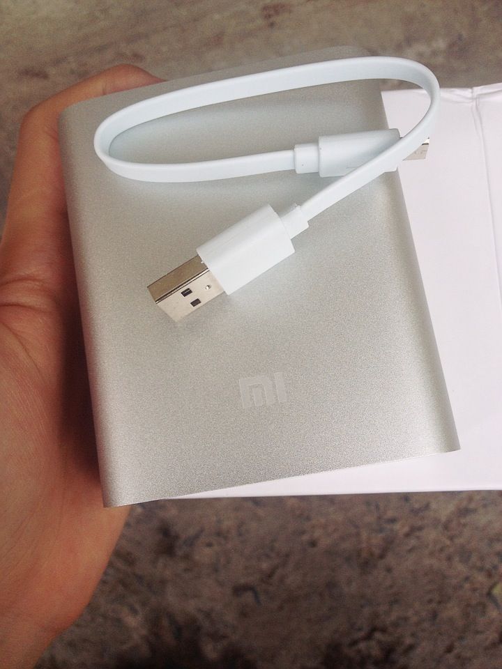 Sạc dự phòng Xiaomi 10400 mAh, tai nghe HTC One 2014 max 300 giá tốt